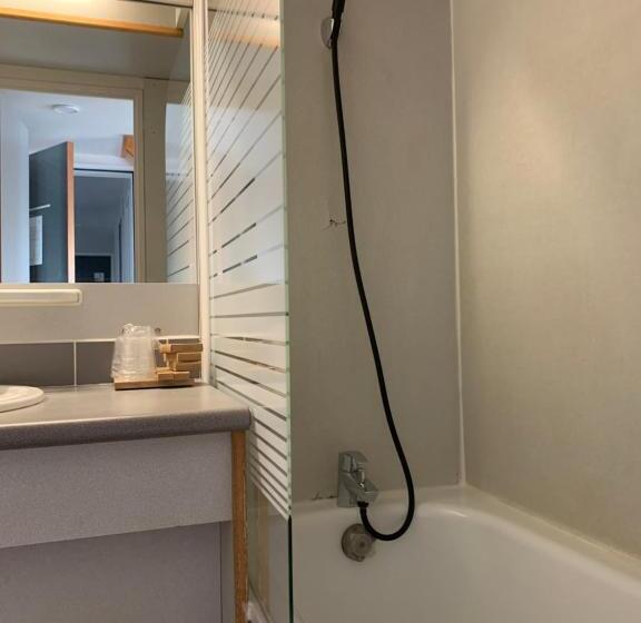 חדר סטנדרט לשלושה, Hôtel De L Ile Du Saussay