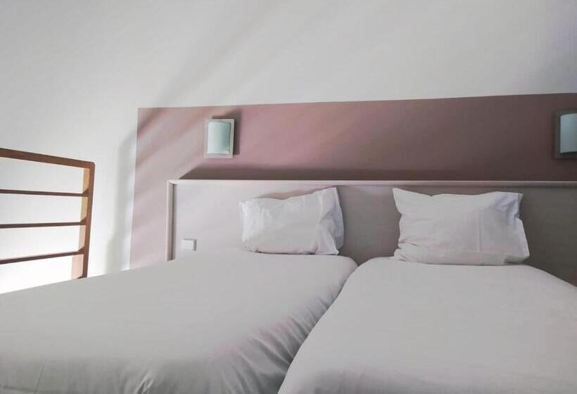 חדר סטנדרט לשלושה, Hôtel De L Ile Du Saussay