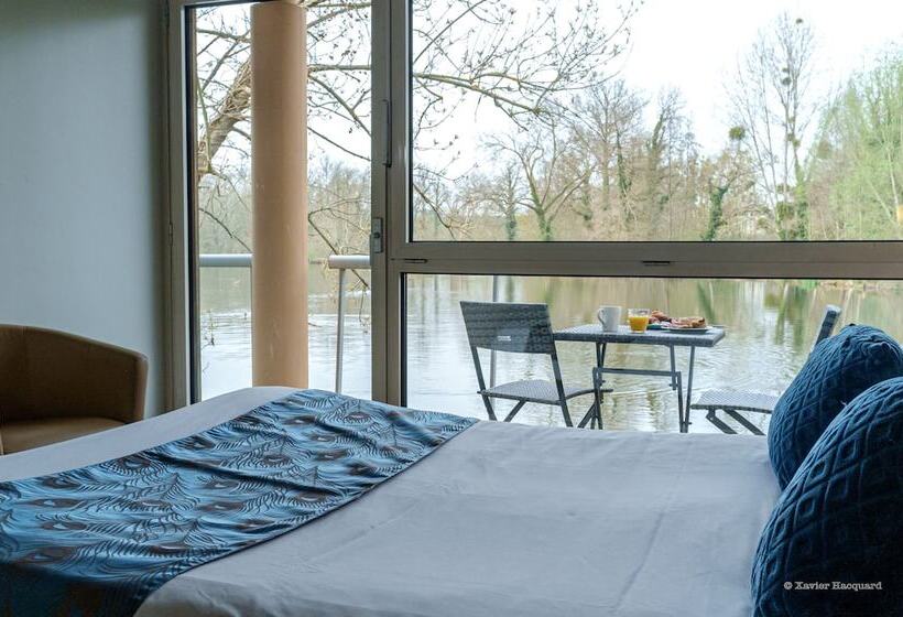 חדר משפחתי, Hôtel De L Ile Du Saussay