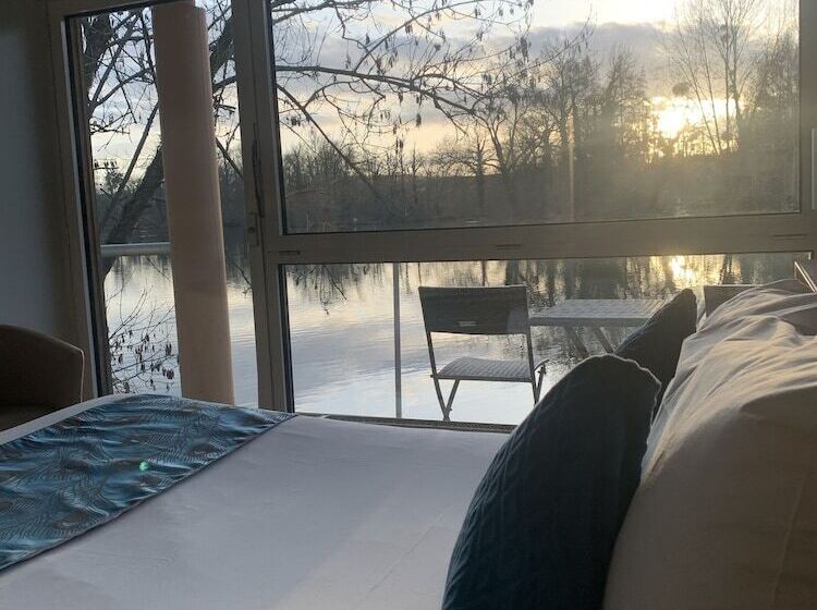 חדר משפחתי, Hôtel De L Ile Du Saussay