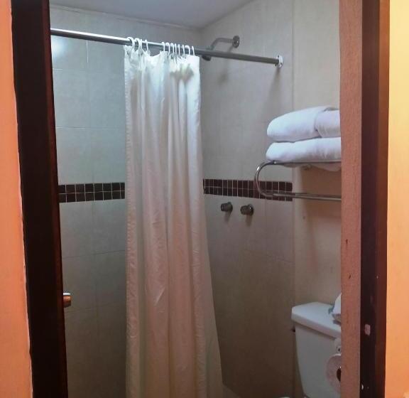 חדר סטנדרט שתי מיטות זוגיות, Los Jitos Hotel & Suites