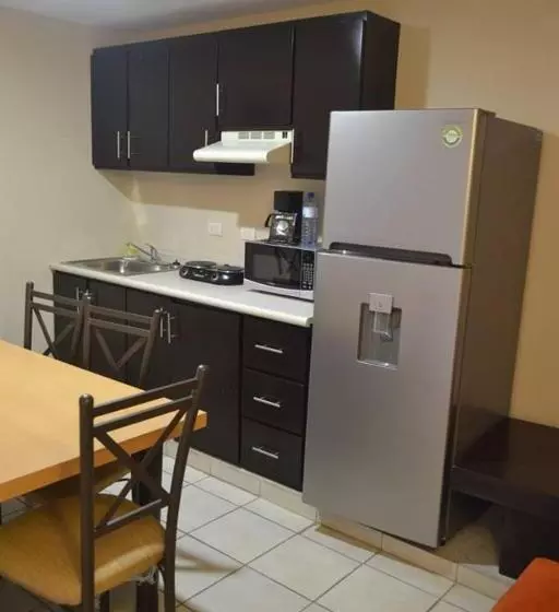 Perhehuone, Los Jitos Hotel & Suites