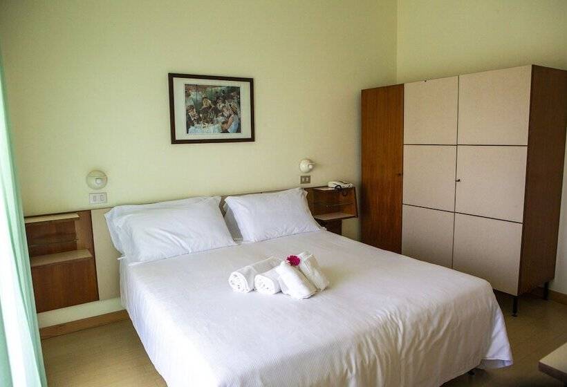 이코노미 룸, Miramare Et De La Ville