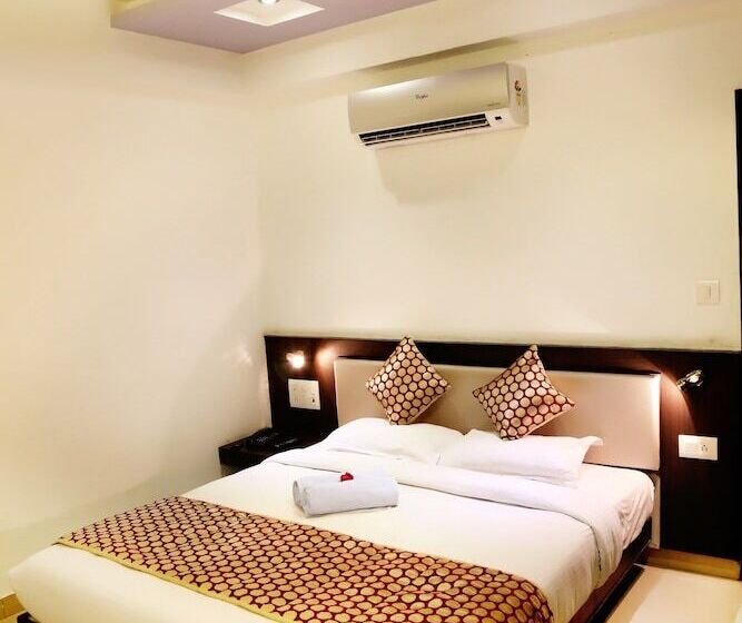 Quarto Deluxe, Narayans Leela Inn