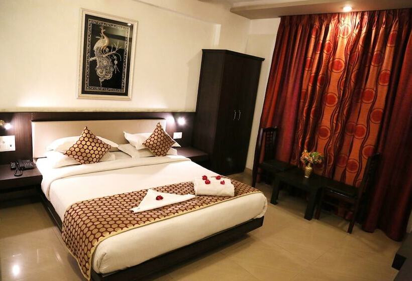 디럭스 룸, Narayans Leela Inn