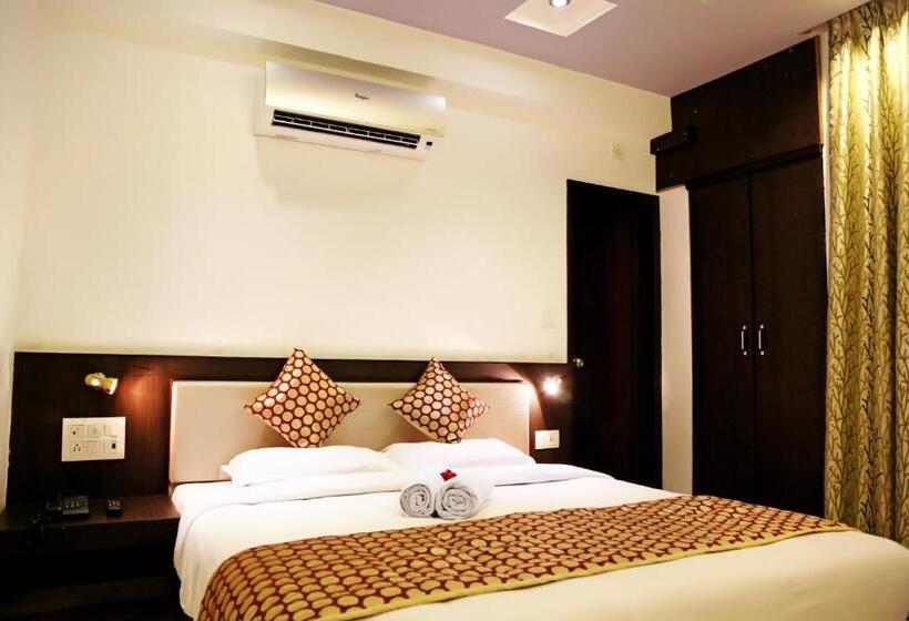 Quarto Deluxe, Narayans Leela Inn