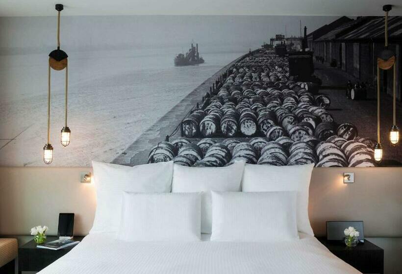 חדר דחוקס עם מיטת קינג, Pullman Liverpool