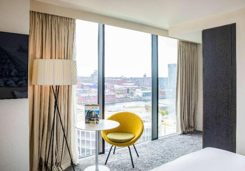 חדר דחוקס עם מיטת קינג, Pullman Liverpool