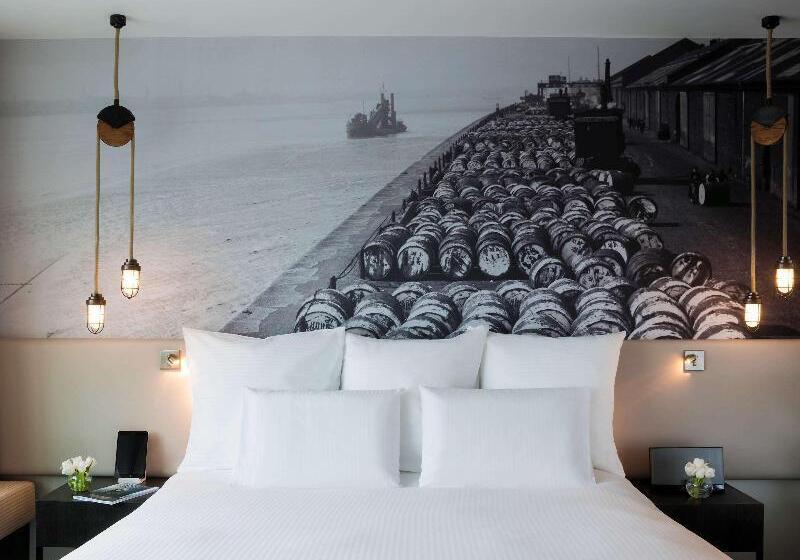 חדר דחוקס עם מיטת קינג, Pullman Liverpool