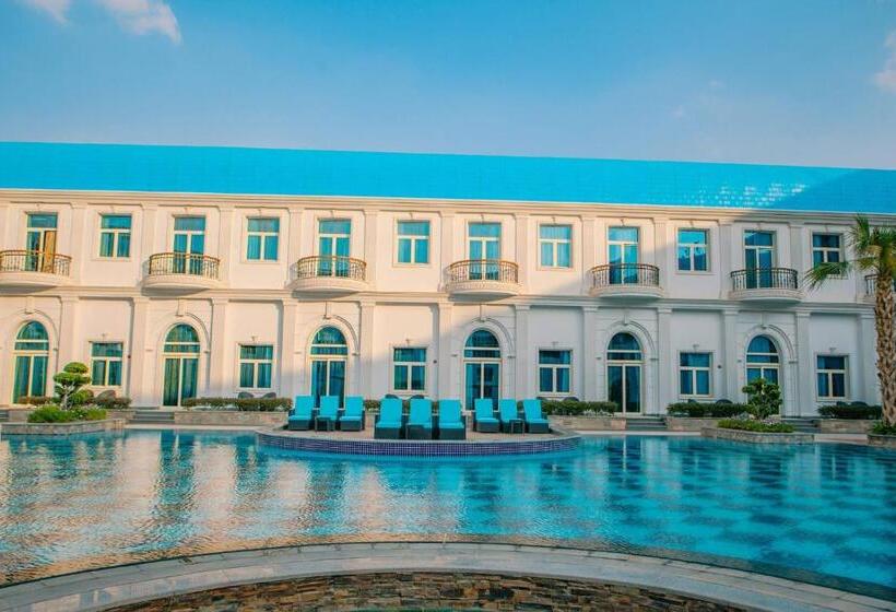 בקתה עם נוף לבריכה, Royal Maxim Palace Kempinski Cairo