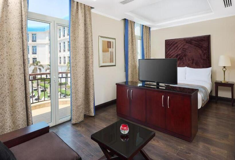 בקתה עם נוף לבריכה, Royal Maxim Palace Kempinski Cairo