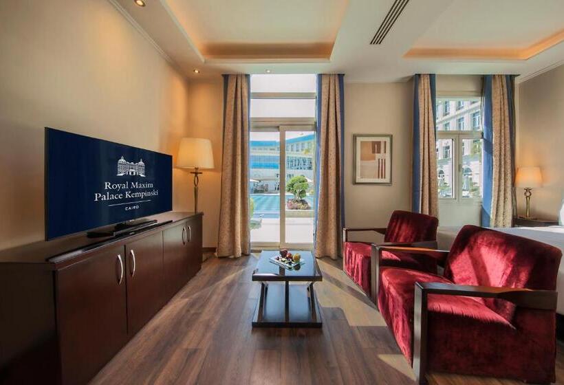 בקתה עם נוף לבריכה, Royal Maxim Palace Kempinski Cairo