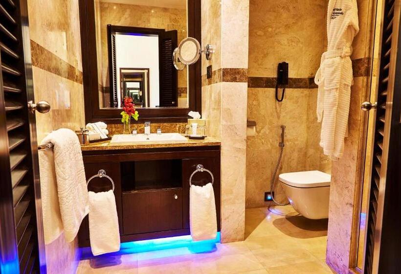 בקתה עם נוף לבריכה, Royal Maxim Palace Kempinski Cairo