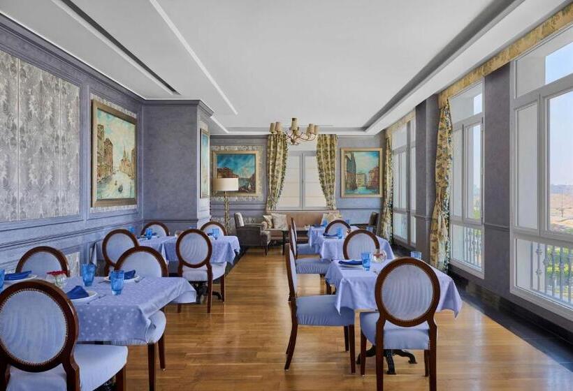 סוויטה מלכותית, Royal Maxim Palace Kempinski Cairo