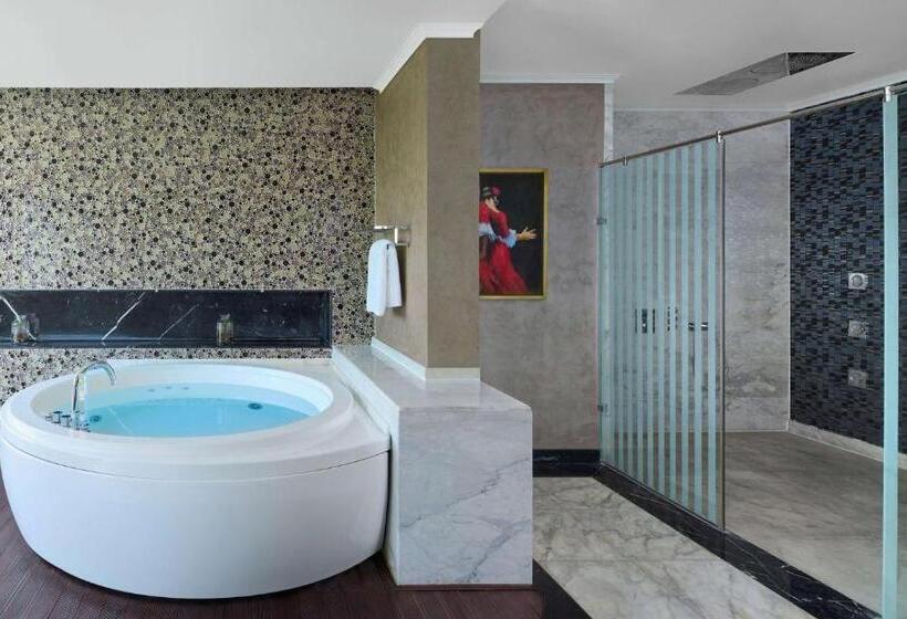 סוויטה מלכותית, Royal Maxim Palace Kempinski Cairo