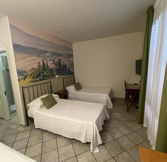 اتاق استاندارد سه تخته با بالکن, Le Colline