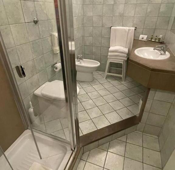 اتاق استاندارد سه تخته با بالکن, Le Colline