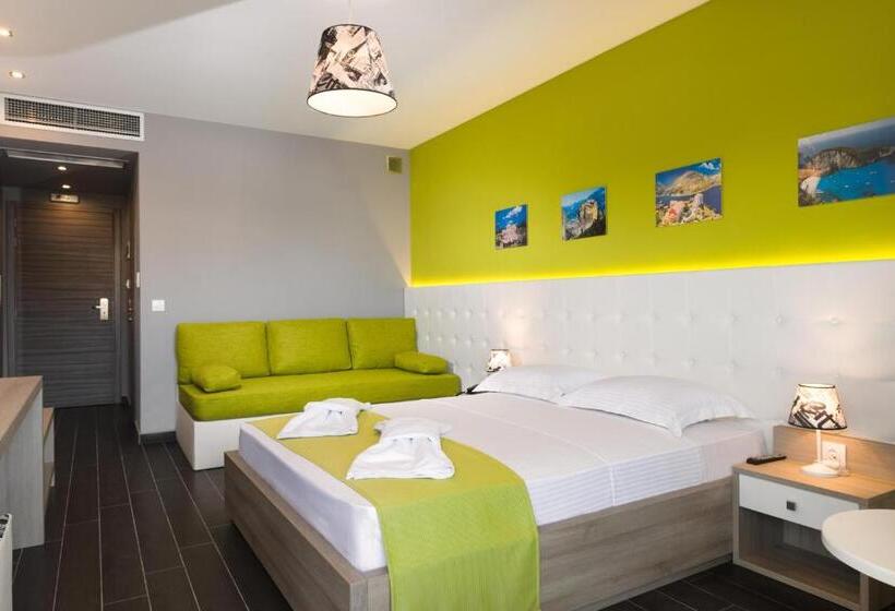 חדר סטנדרט לשלושה עם מרפסת, Lagaria