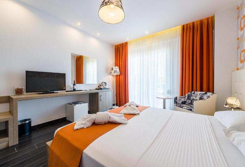 חדר סטנדרט לשלושה עם מרפסת, Lagaria