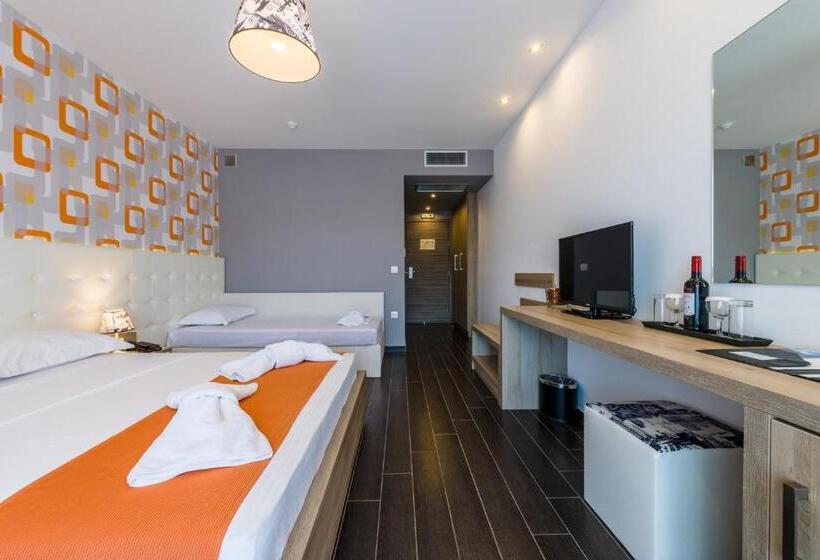 חדר לארבעה סטנדרטי עם מרפסת, Lagaria