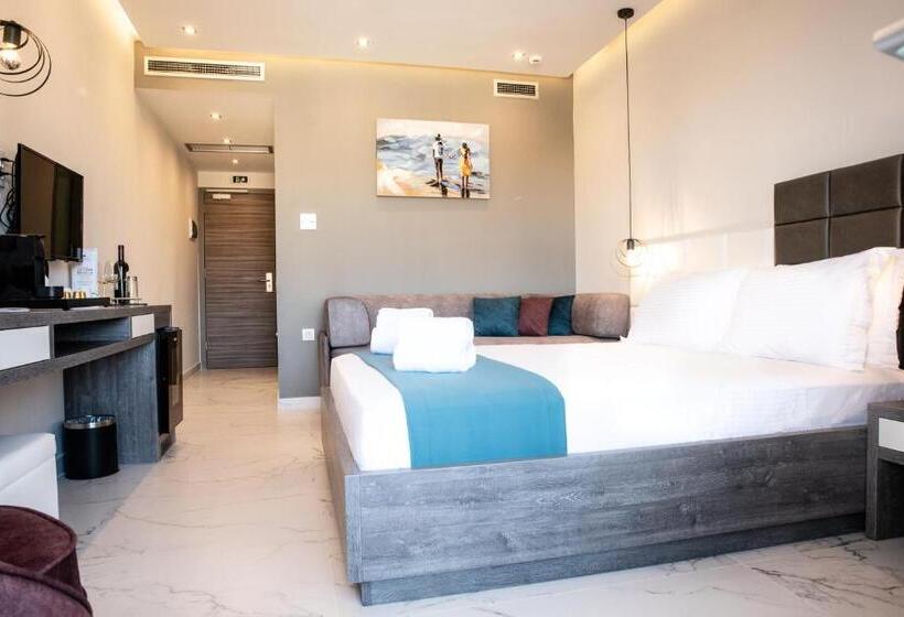 חדר סופריור לשלושה, Lagaria