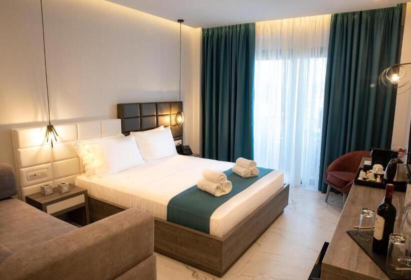 חדר סופריור לשלושה, Lagaria