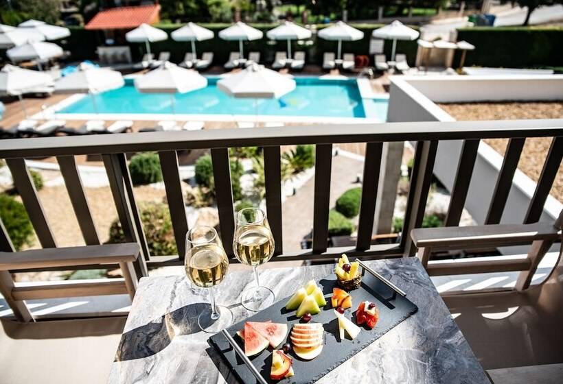 חדר דלוקס לשלושה, Lagaria