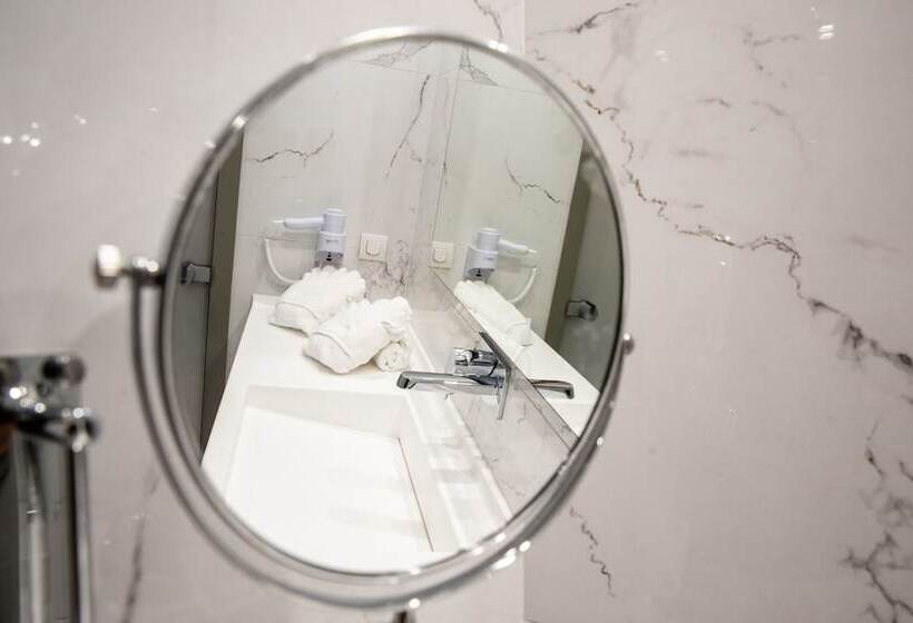 חדר דלוקס לשלושה, Lagaria