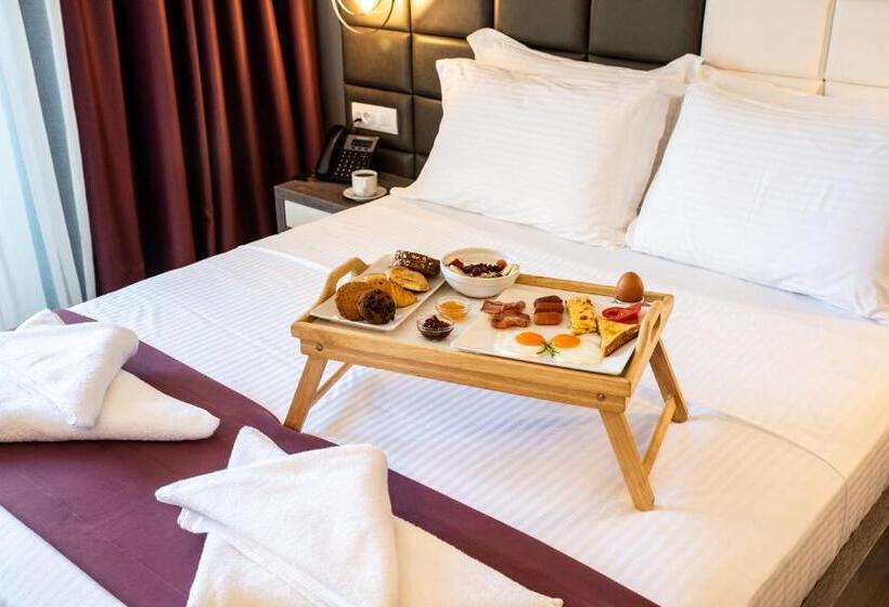 חדר לארבעה סטנדרטי עם מרפסת, Lagaria