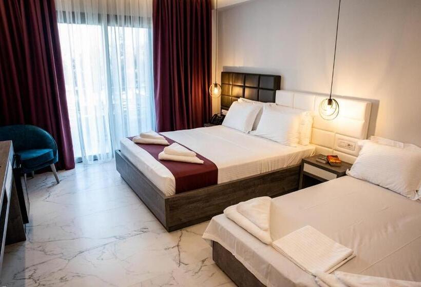 חדר לארבעה סטנדרטי עם מרפסת, Lagaria