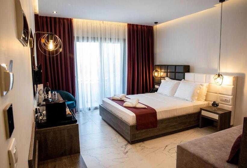 חדר לארבעה סטנדרטי עם מרפסת, Lagaria