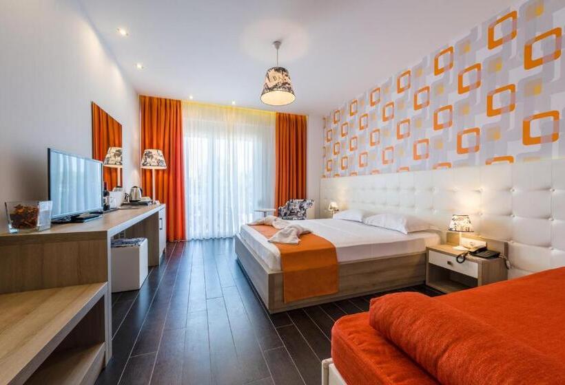 חדר לארבעה סטנדרטי עם מרפסת, Lagaria