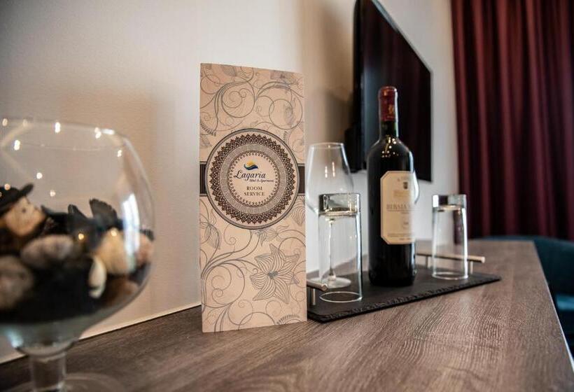 חדר סופריור לשלושה, Lagaria