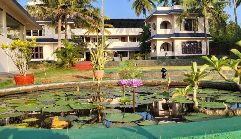 غرفة قياسية مطلّة علي البحر, Seashore Beach Resort Varkala