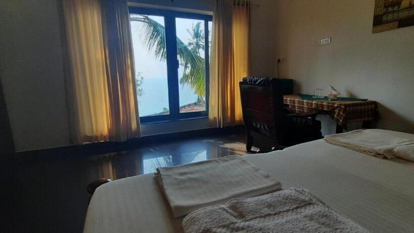 غرفة ديلوكس مطلّة علي البحر, Seashore Beach Resort Varkala