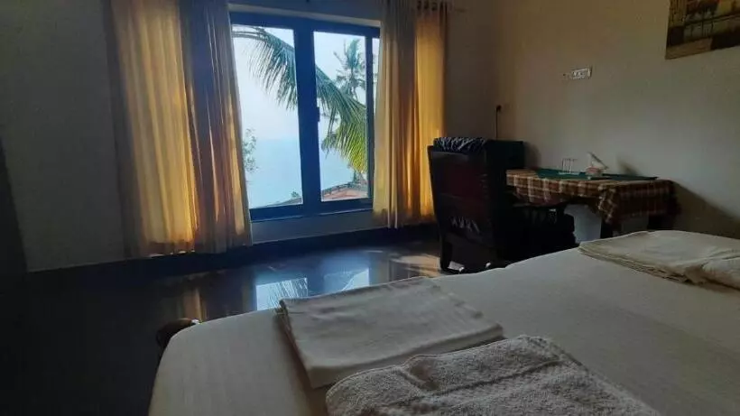 اتاق لوکس با چشم‌انداز دریا, Seashore Beach Resort Varkala