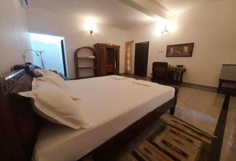 غرفة ديلوكس مطلّة علي البحر, Seashore Beach Resort Varkala