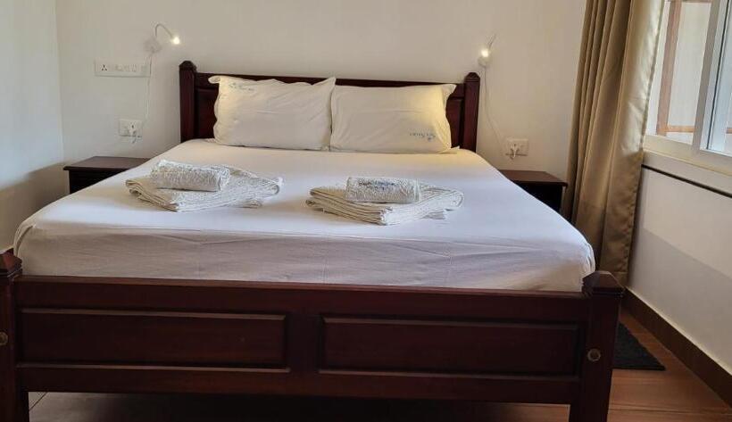 غرفة قياسية مطلّة علي البحر مزوَّدة بشُرفة, Seashore Beach Resort Varkala