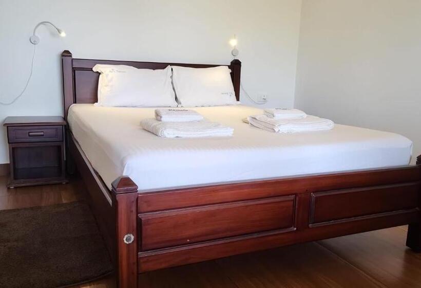 غرفة قياسية مطلّة علي البحر مزوَّدة بشُرفة, Seashore Beach Resort Varkala