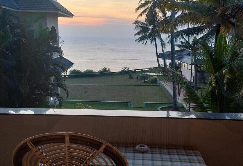 غرفة قياسية مطلّة علي البحر مزوَّدة بشُرفة, Seashore Beach Resort Varkala