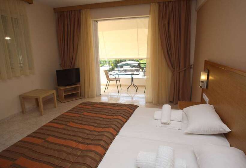 Студия Deluxe, Anilio Plaza