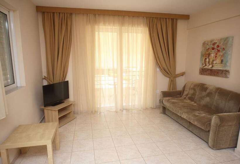 Студия Deluxe, Anilio Plaza