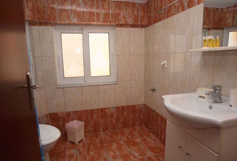 Студия Deluxe, Anilio Plaza