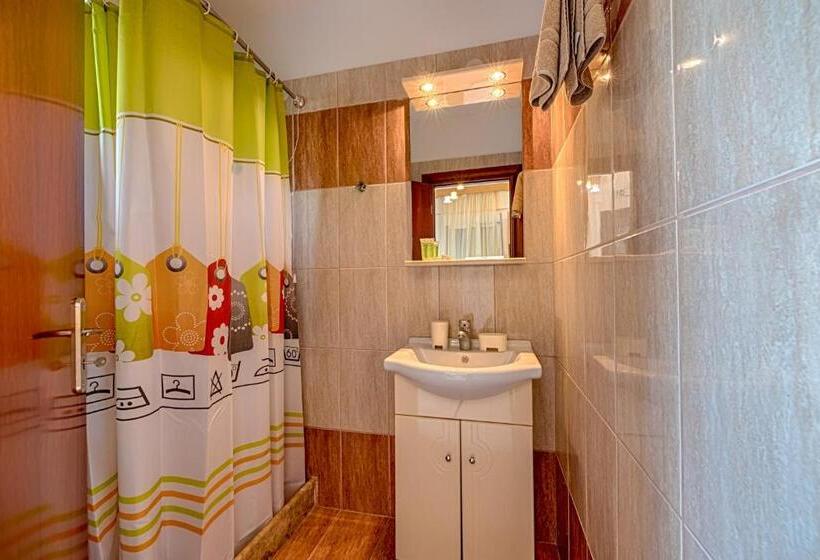 Студия Deluxe, Anilio Plaza