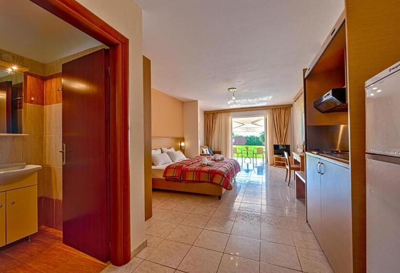 Студия Deluxe, Anilio Plaza