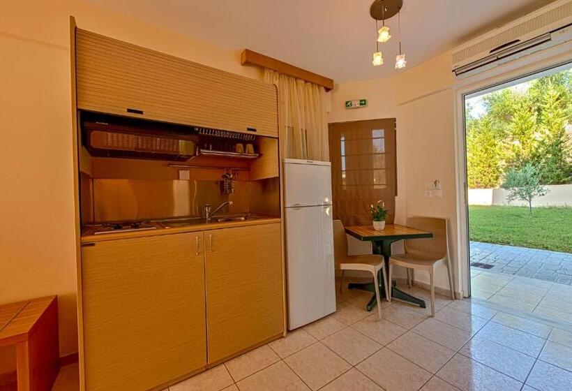 Студия Deluxe, Anilio Plaza