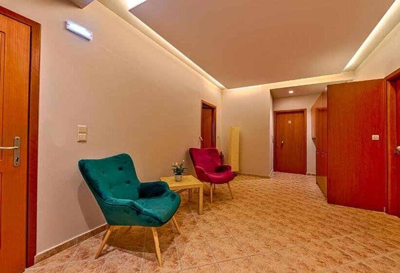 Люкс Вид на Сад, Anilio Plaza