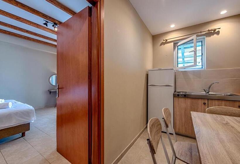 Люкс Вид на Море, Anilio Plaza