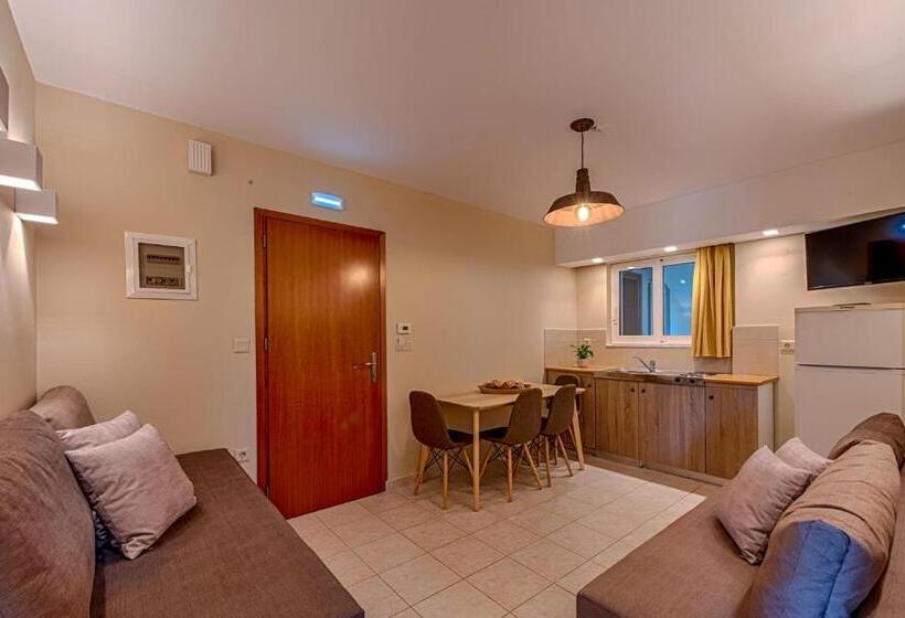 Люкс Вид на Бассейн, Anilio Plaza