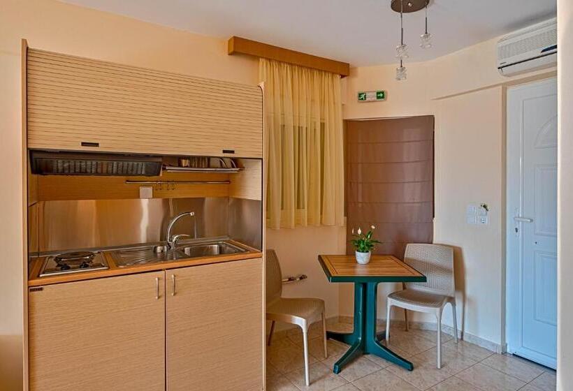 Студия Deluxe, Anilio Plaza